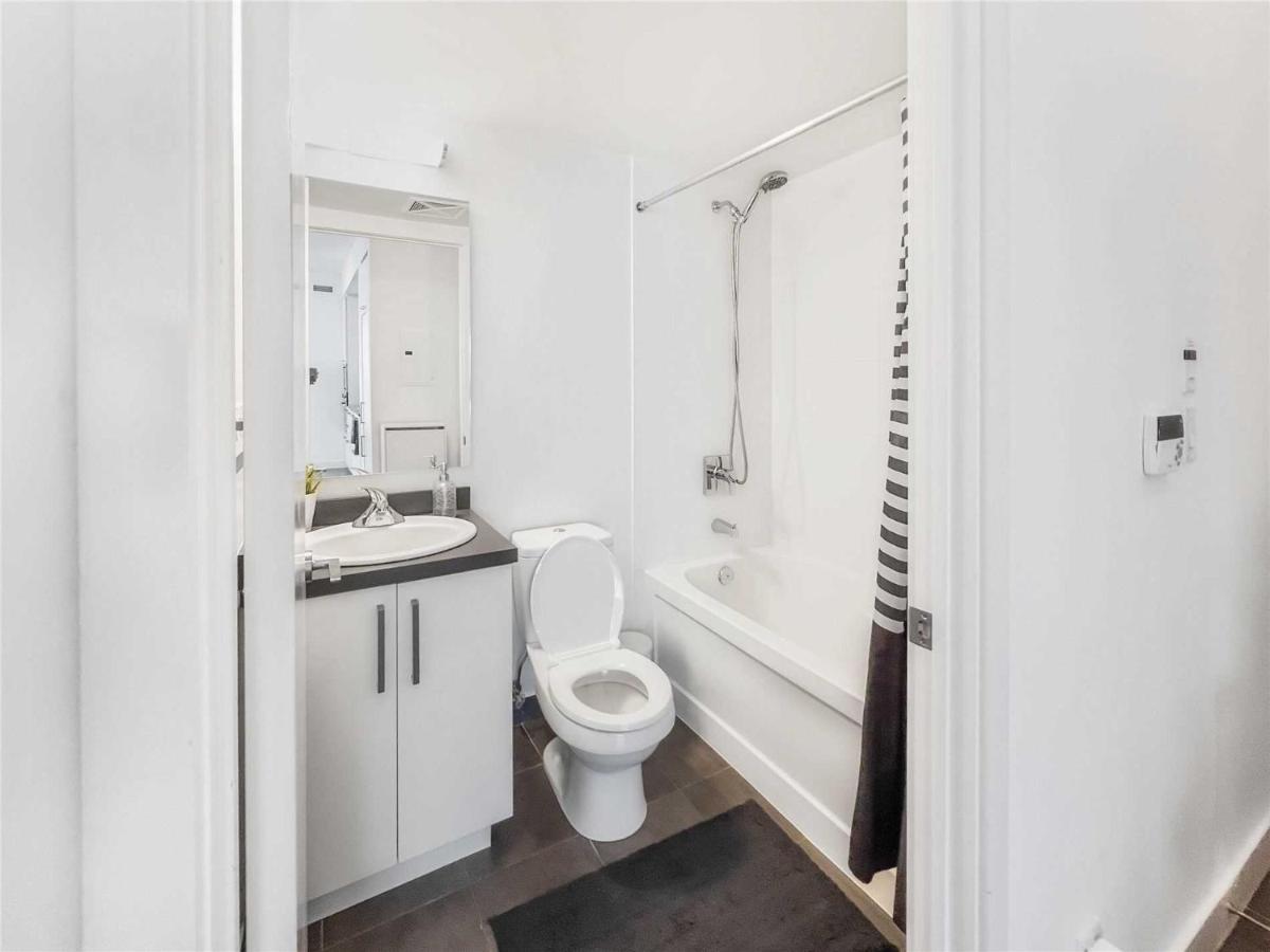 Luxury Condo In The Heart Of Toronto - Next To Scotiabank Arena Exteriör bild